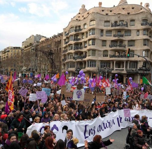 Masnifestación masiva dia der la mujer en Barcelona